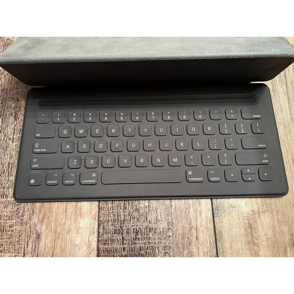 NEW Apple iPad Pro Smart Keyboard One Size Gray